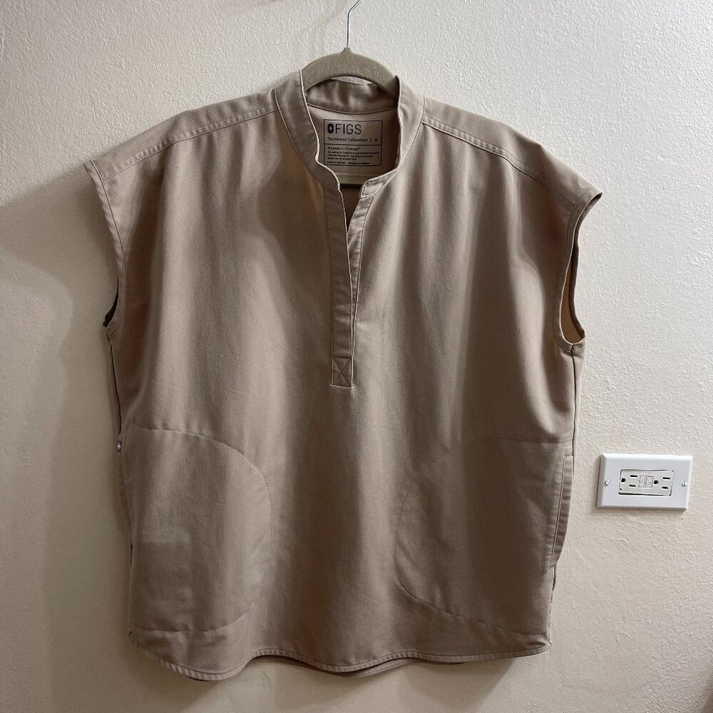 Figs Scrubs: Boulder Rafaela Top & Zamora Jogger HW (Top: M | Pants: MP)